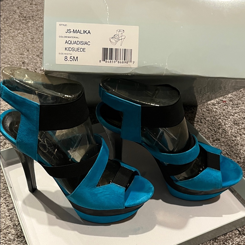 Jessica Simpson Blue and Black Heels